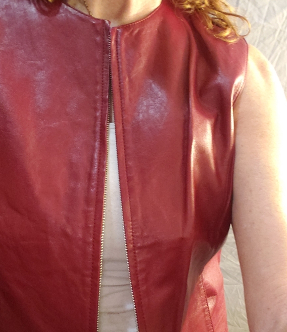 Exquisite Vtg. Caslon Blood Red Lambskin Zippered Vest 100% Polyester Lined. Lg. - Picture 11 of 16